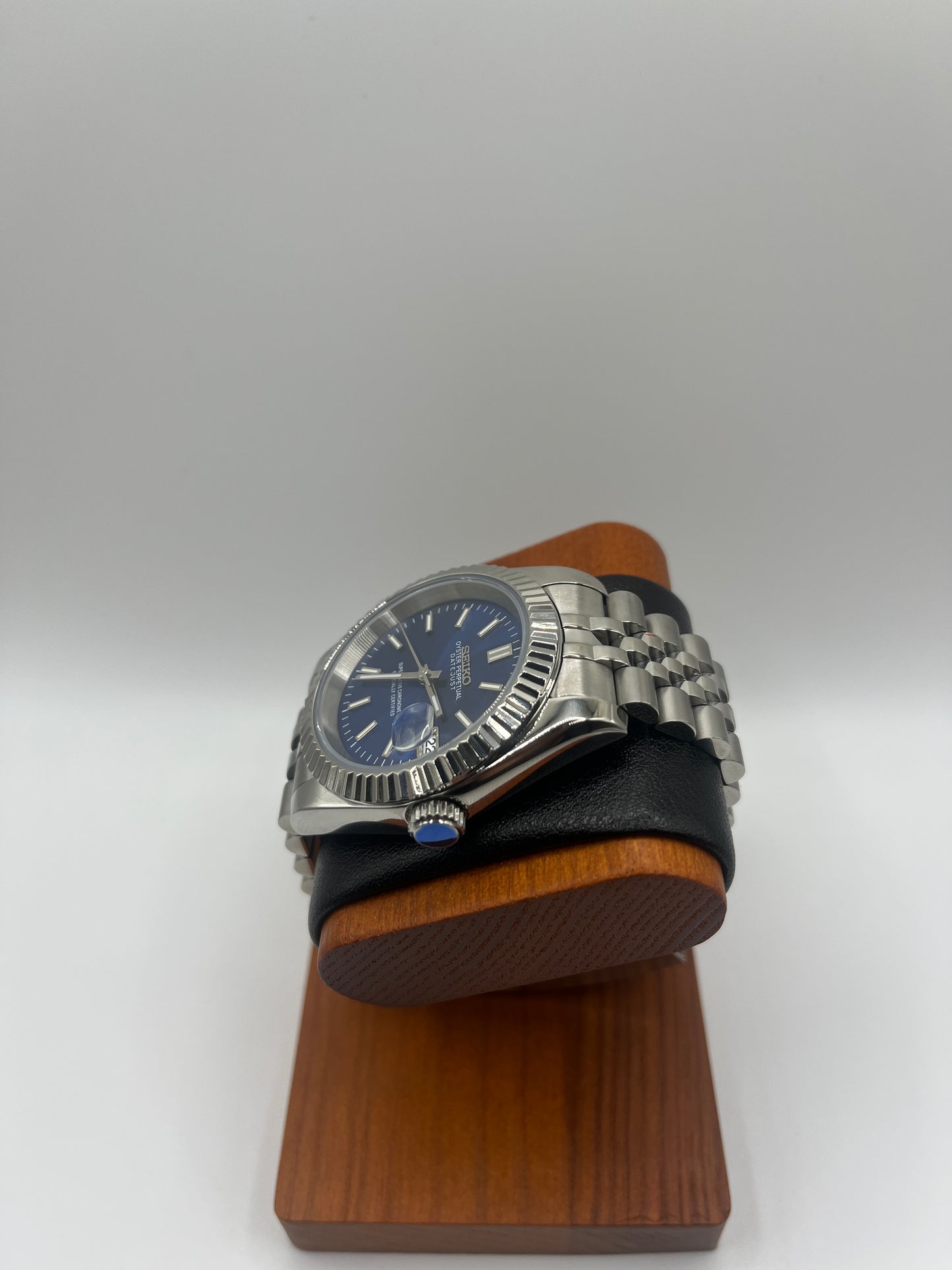 Date NavyBlue Dial