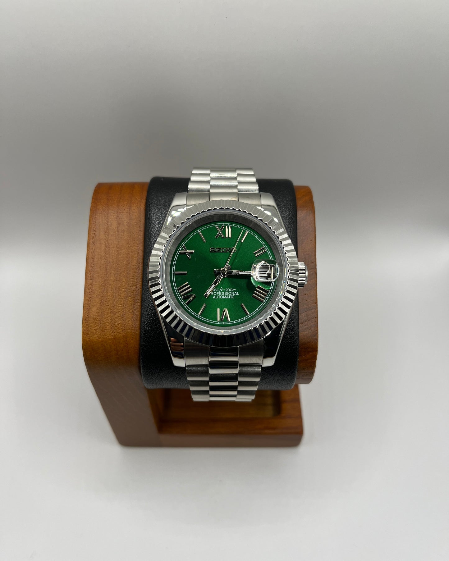 Date RomanGreen Dial
