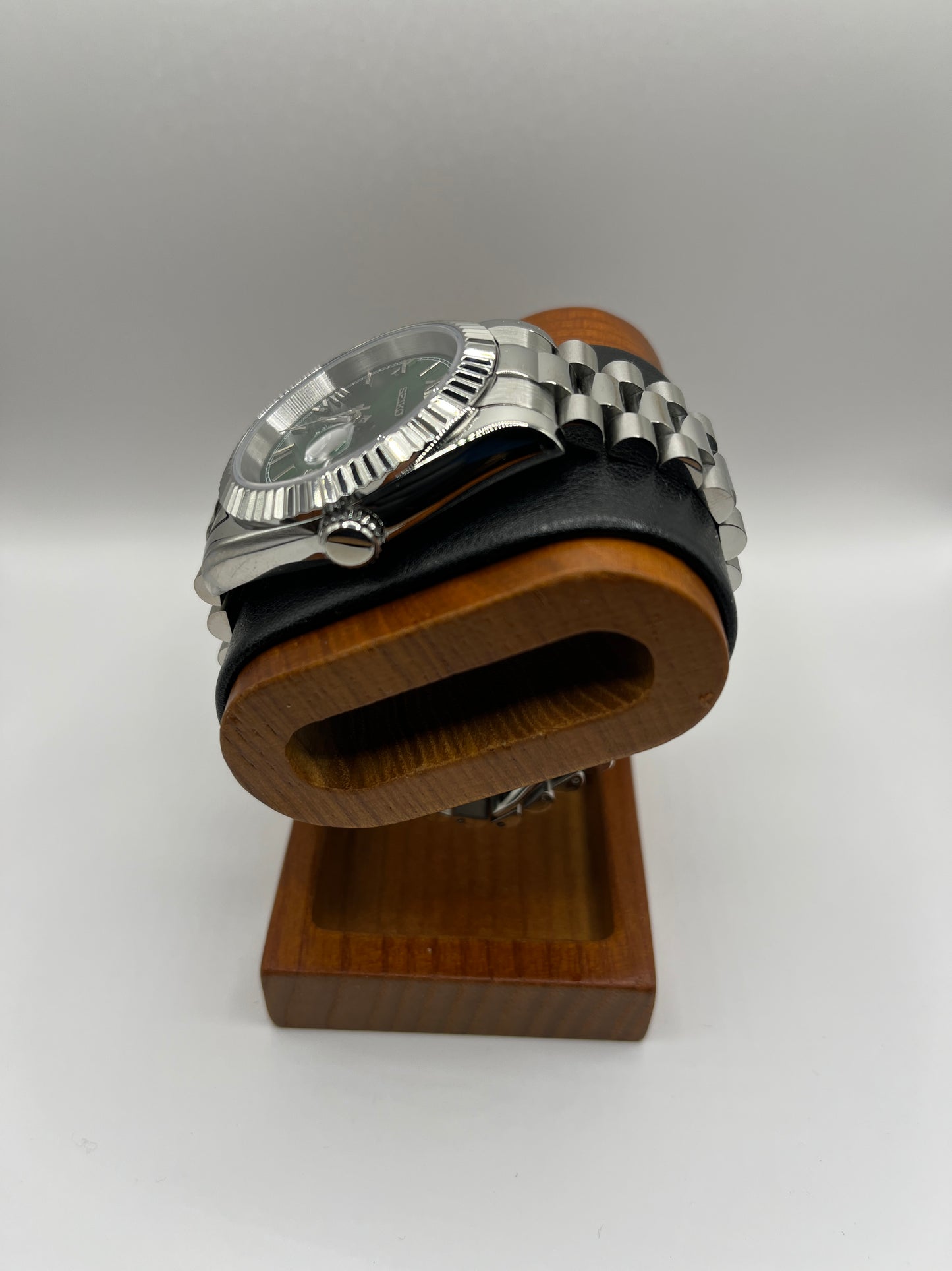 Date RomanGreen Dial