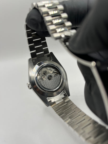 Date RomanGreen Dial